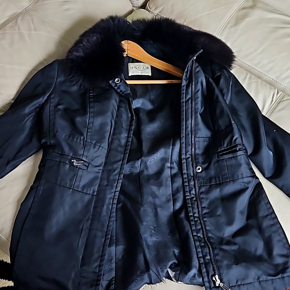 Waist jacket light weight nylon with fox collar. Like new. Zipper cuffs. Eleganr